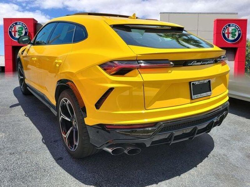 2019 Lamborghini Urus photo 6
