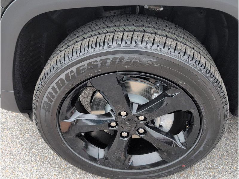 New 2025 Jeep Grand Cherokee Altitude X 4x2Image 9