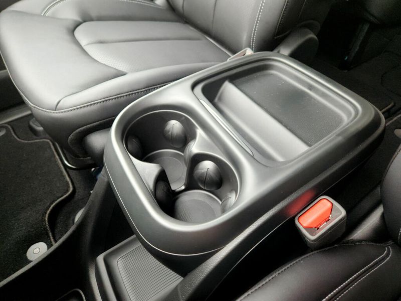 New 2027 Chrysler Pacifica Select
