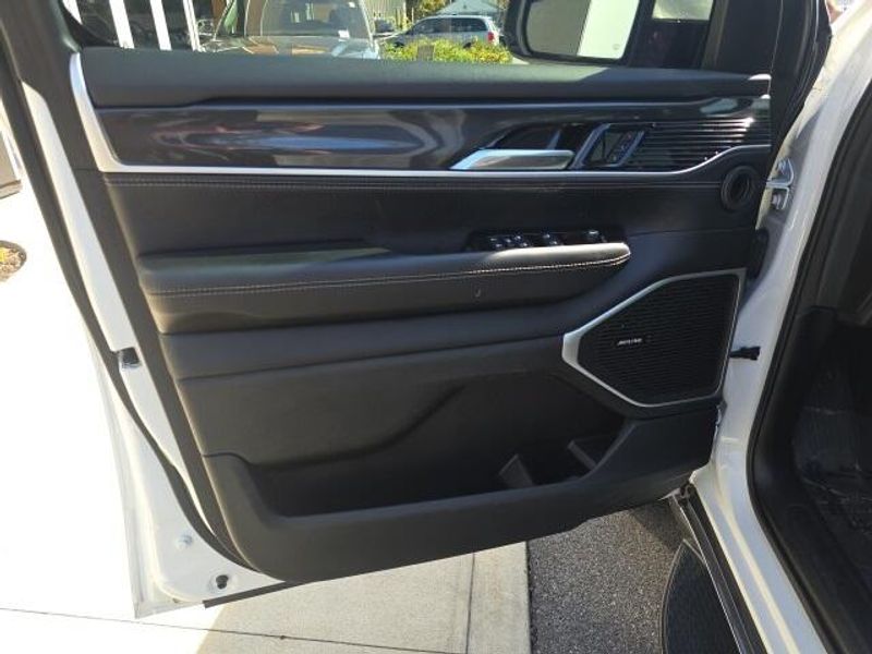 2022 Jeep Wagoneer Series I photo 10