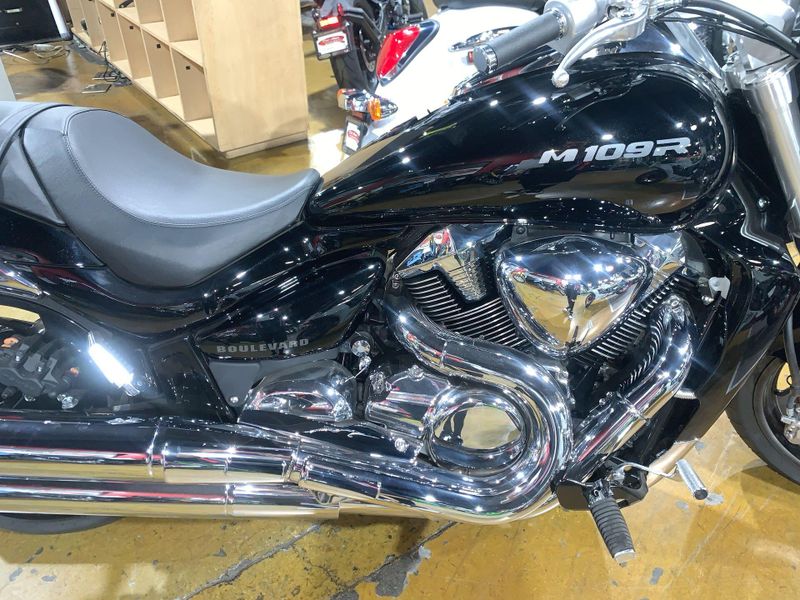 New 2025 Suzuki BOULEVARD M109R Image 11