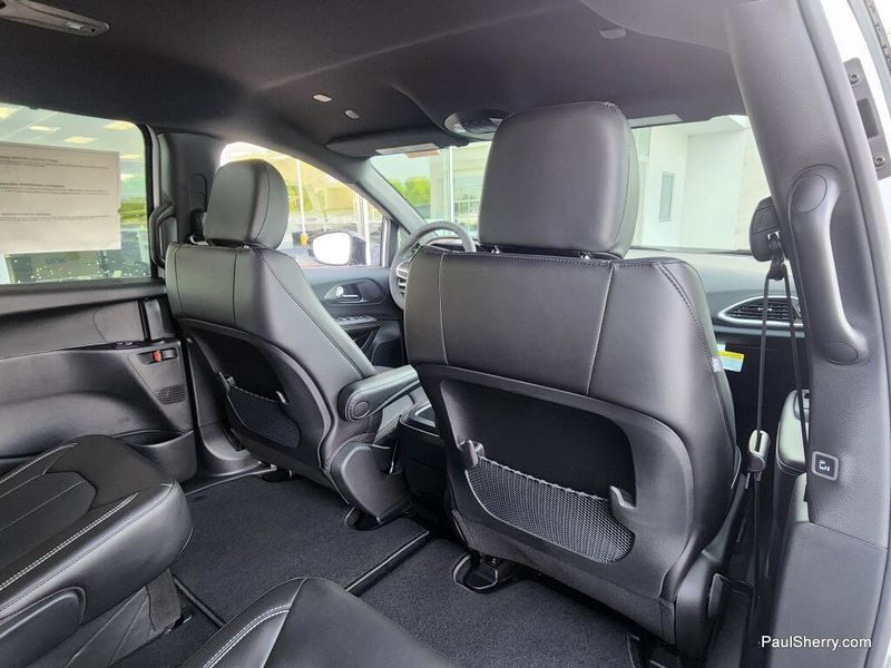 New 2026 Chrysler Voyager Lx