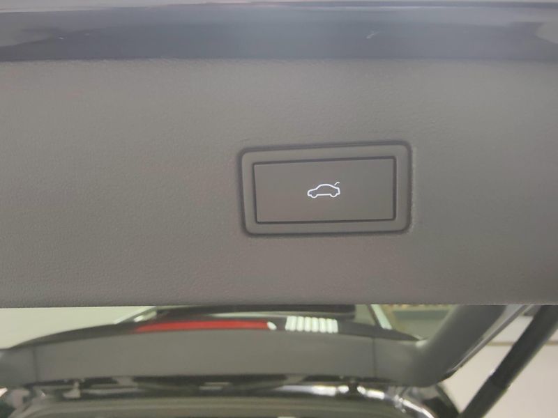 Used 2024 Volkswagen Tiguan AWD SEL R-Line w/Sunroof/NavImage 22