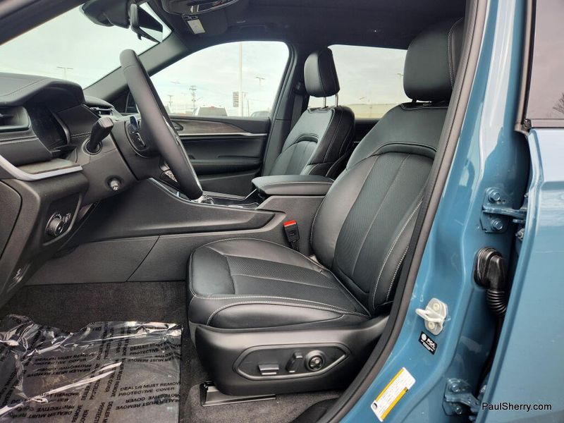 New 2026 Jeep Grand Cherokee L Limited Reserve 4x4