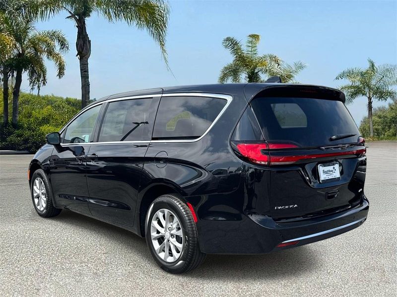 New 2027 Chrysler Pacifica Select Awd
