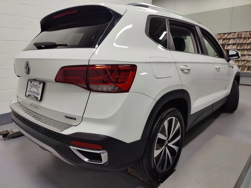 Used 2022 Volkswagen Taos SE 4-Motion AWDImage 11