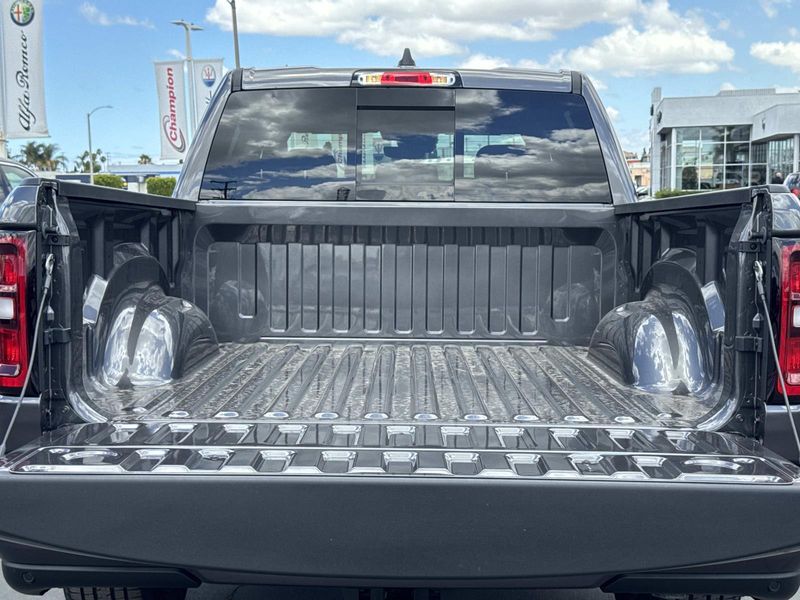 New 2026 RAM 1500 Big Horn Crew Cab 4x2 5'7' Box