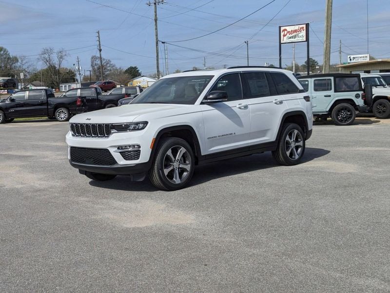 2024 Jeep Grand Cherokee Limited 4x2 in a Bright White Clear Coat exterior color. Johnson Dodge 601-693-6343 pixelmotiondemo.com 