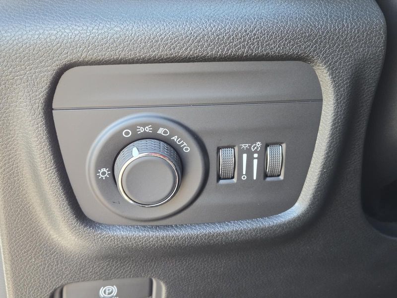 Used 2025 Jeep Grand Cherokee Laredo X 4x2