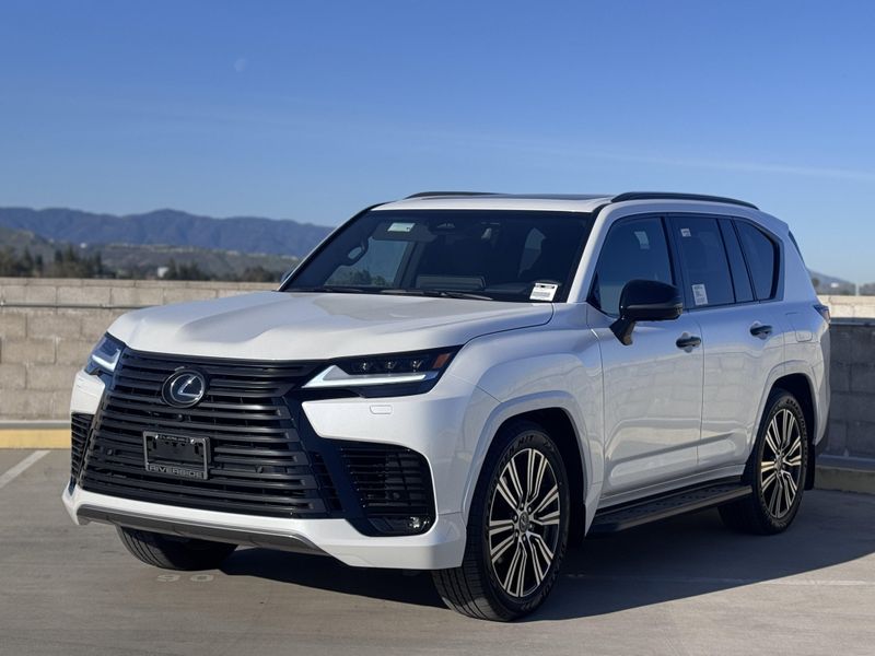 2025 Lexus LX 600 LuxuryImage 7