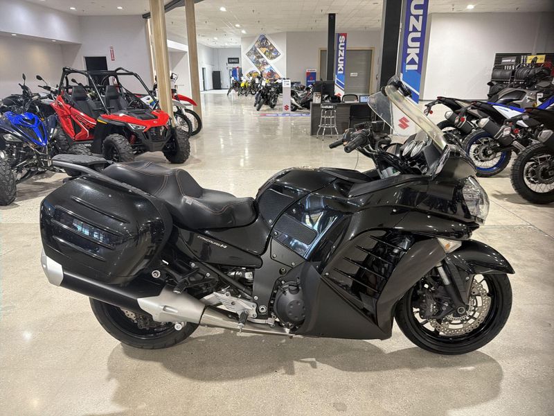 Used 2015 Kawasaki CONCOURS 14 ABS  in a BLACK exterior color. Victorville Del Amo Motorsports 760-241-7387 delamomotorsportsofvictorville.com 