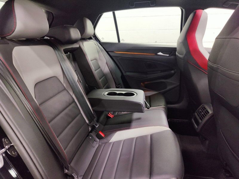 2024 Volkswagen Golf GTI SE w/Sunroof/Leather PkgImage 16