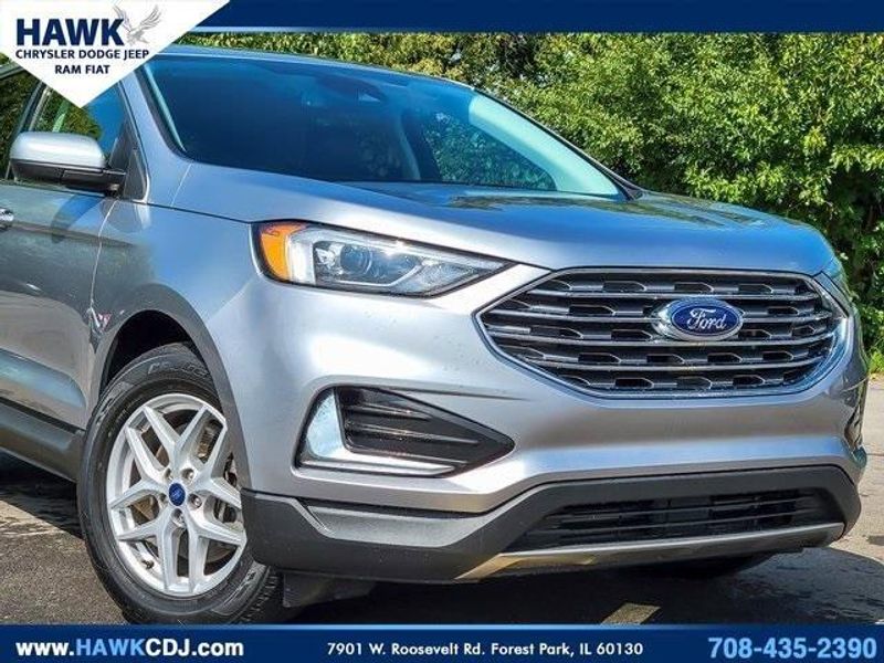 2022 Ford Edge SEL photo 2