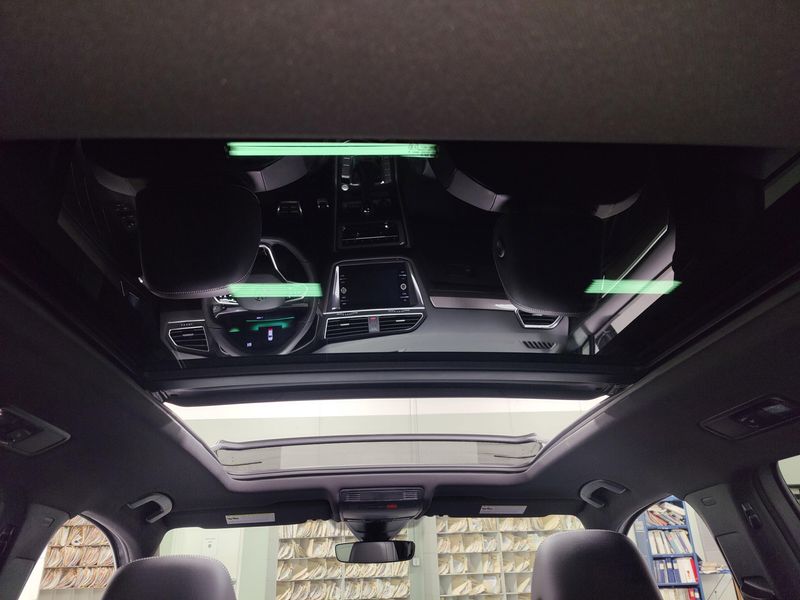 2024 Volkswagen Tiguan SE R-Line Black AWD w/SunroofImage 8