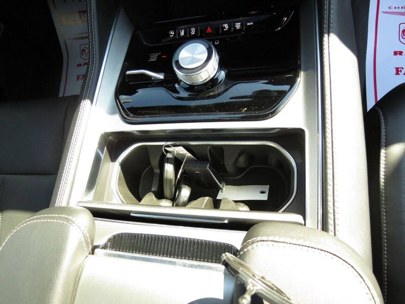 2024 Wagoneer Wagoneer Carbide 4x4Image 14
