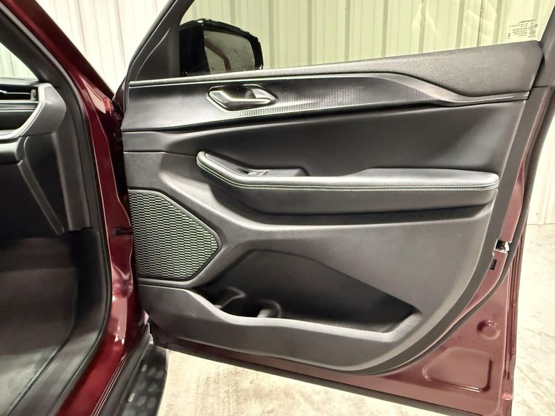 Used 2024 Jeep Grand Cherokee AltitudeImage 12