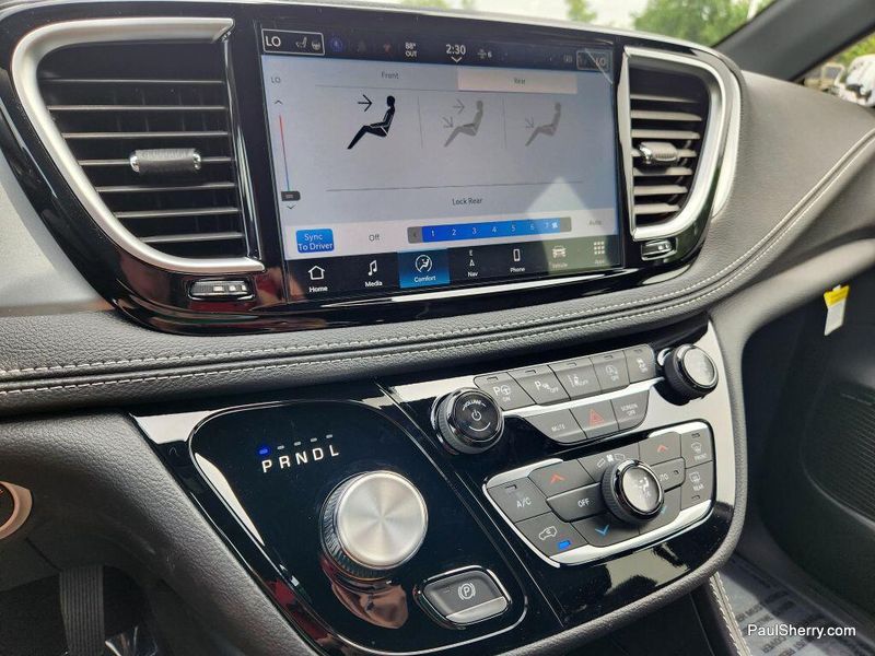 New 2025 Chrysler Pacifica LimitedImage 38