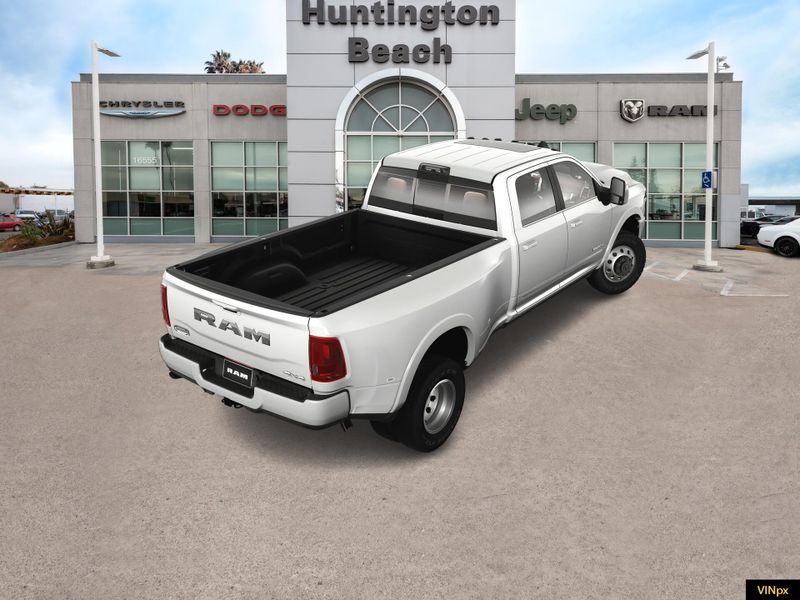 2025 RAM 3500 Longhorn Crew Cab 4x4 DuallyImage 7