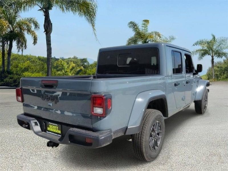 New 2026 Jeep Gladiator Sport S 4x4