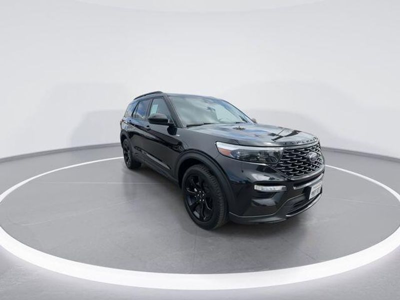 Used 2024 Ford Explorer ST-LineImage 2