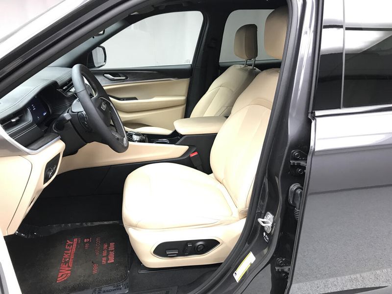 Used 2024 Jeep Grand Cherokee L LimitedImage 6