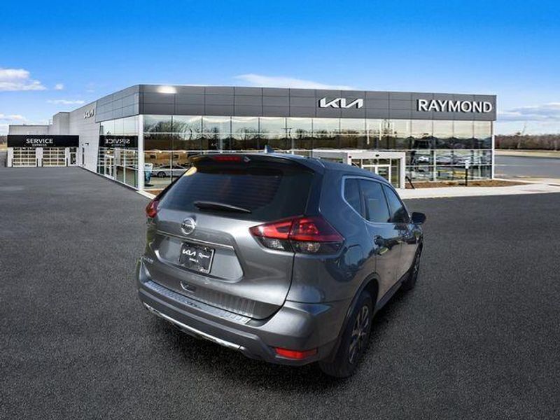 Used 2018 Nissan Rogue SImage 3