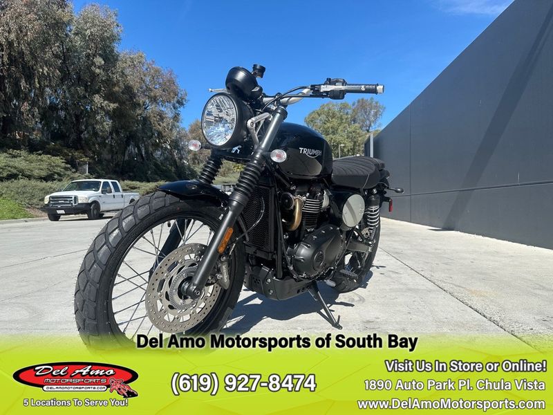 2024 Triumph SCRAMBLER 900  in a JET BLACK exterior color. Del Amo Motorsports of South Bay (619) 547-1937 delamomotorsports.com 