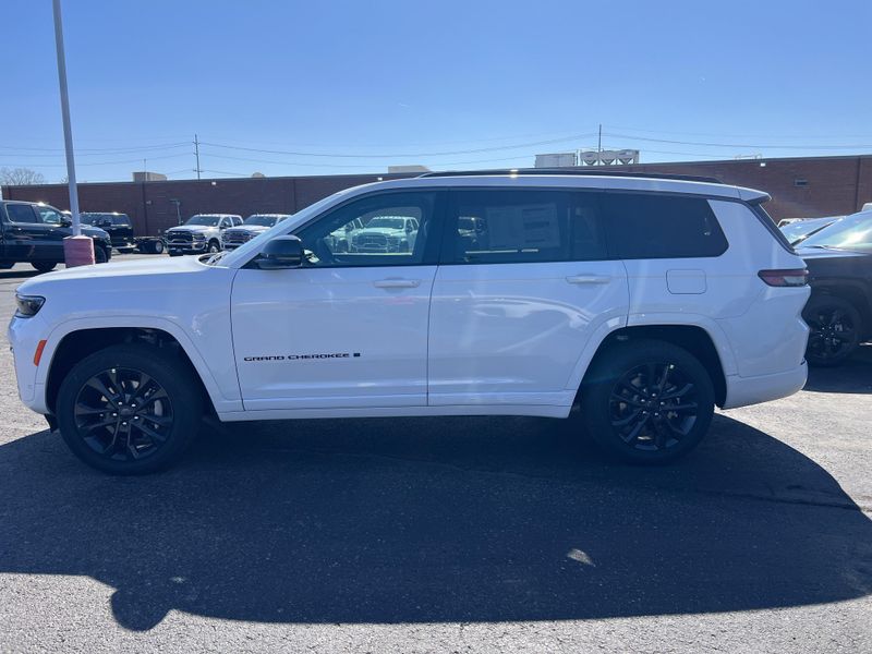 New 2026 Jeep Grand Cherokee L Limited Reserve 4x4Image 10