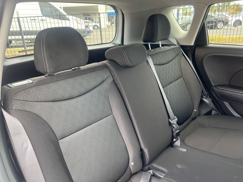 2016 Kia Soul BaseImage 19