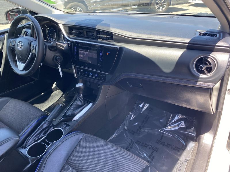 Used 2018 Toyota Corolla SEImage 9