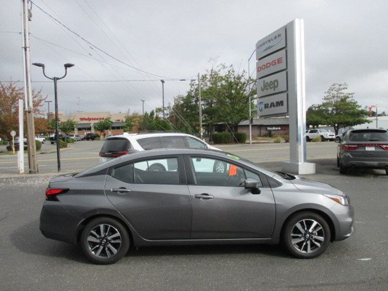 2021 Nissan Versa SVImage 6