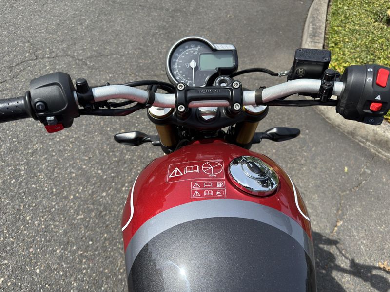2025 Triumph SPEED 400 - CARNIVAL RED - STORM GREY 