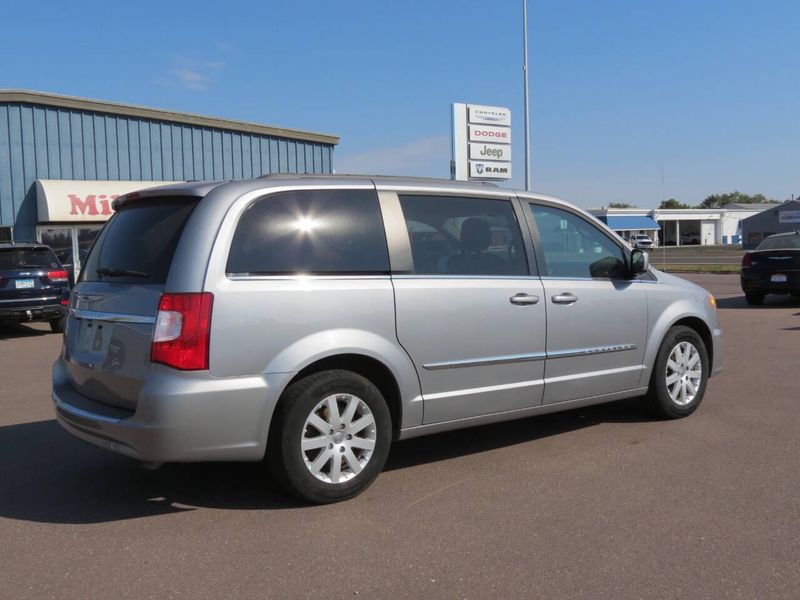 Used 2014 Chrysler Town & Country Touring 4dr Mini VanImage 2