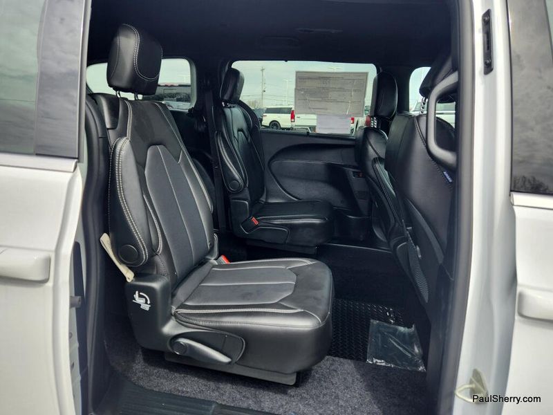 New 2026 Chrysler Voyager Lx