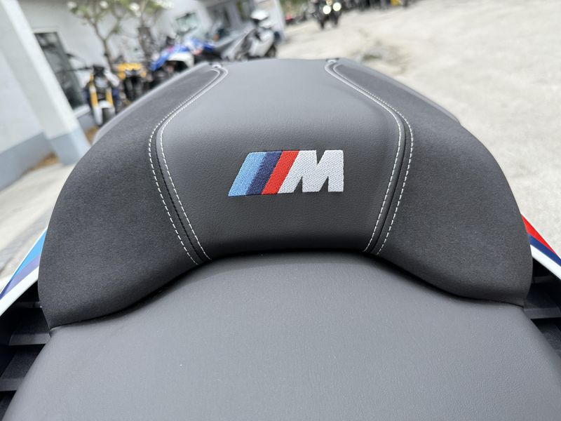 2025 BMW M 1000 XR 