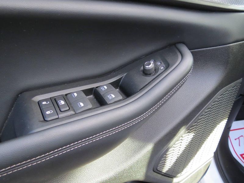 Used 2024 Jeep Grand Cherokee Laredo 4x4 4dr SUVImage 15