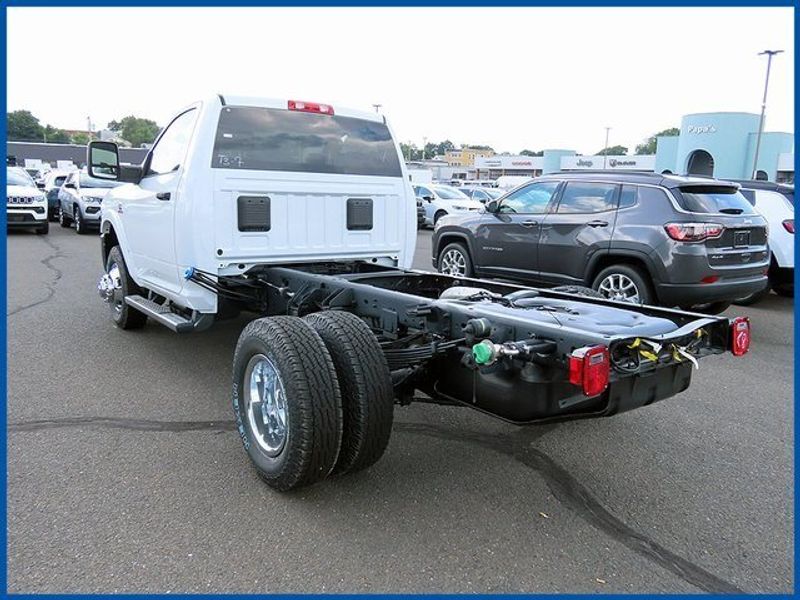 2024 RAM 3500 Chassis Cab TradesmanImage 6