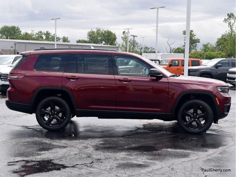 2025 Jeep Grand Cherokee L Limited 4x4Image 17