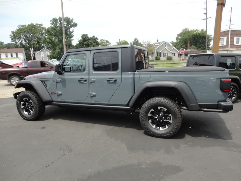 2024 Jeep Gladiator Image 1