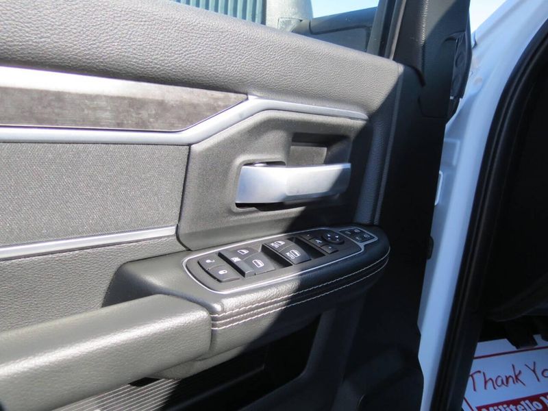 Used 2024 RAM 2500 Big Horn 4x4 4dr Crew Cab 6.3 ft. SB PickupImage 17