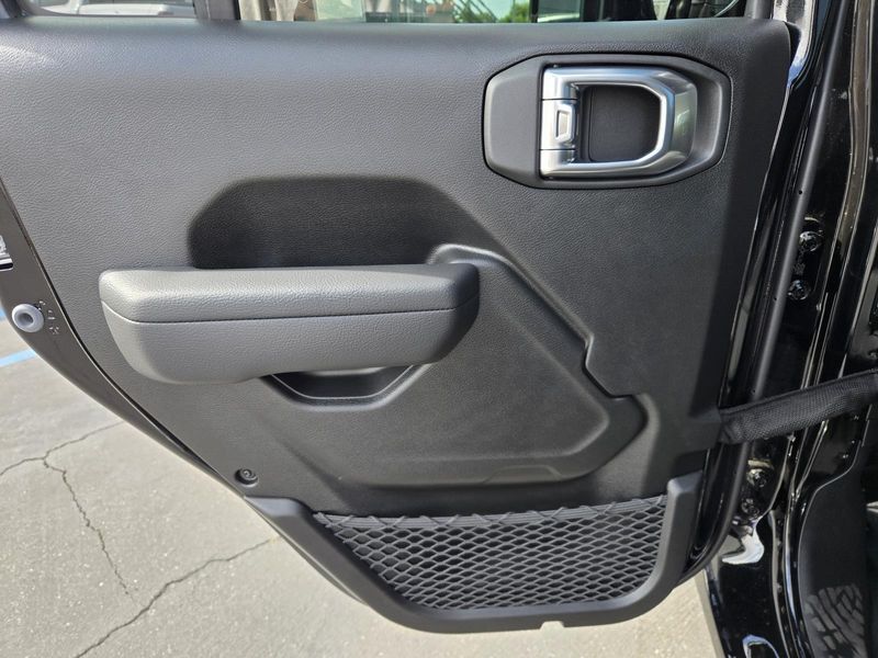 New 2026 Jeep Gladiator Sport S 4x4