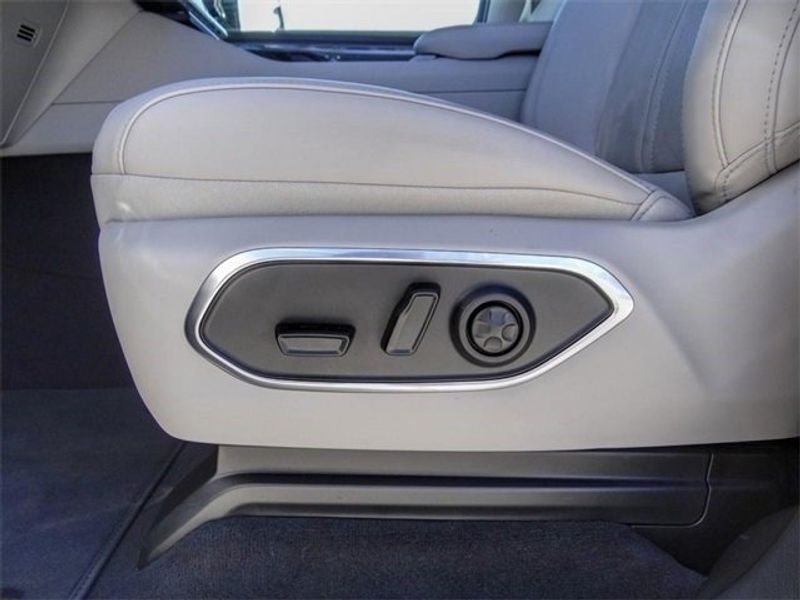 2022 Wagoneer Series II 4x2Image 11