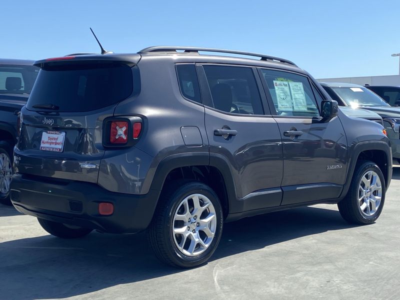 Used 2016 Jeep Renegade LatitudeImage 3
