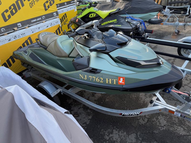 2022 Sea-Doo GTX Limited 300 Image 2