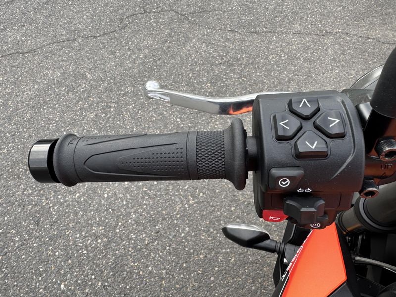 2025 Triumph Street Triple 765 R - MATTE BAJA ORANGE 