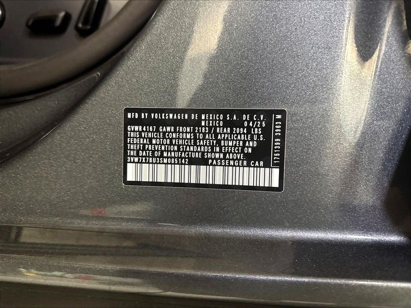 Used 2025 Volkswagen Jetta SE w/SunroofImage 23