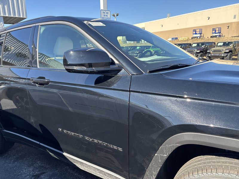 New 2026 Jeep Grand Cherokee Limited 4x4Image 4