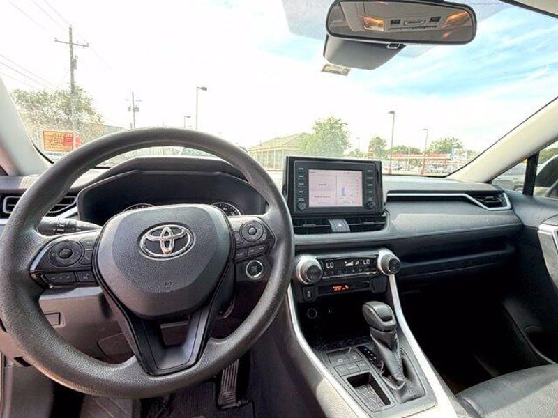 Used 2019 Toyota RAV4 XLEImage 9