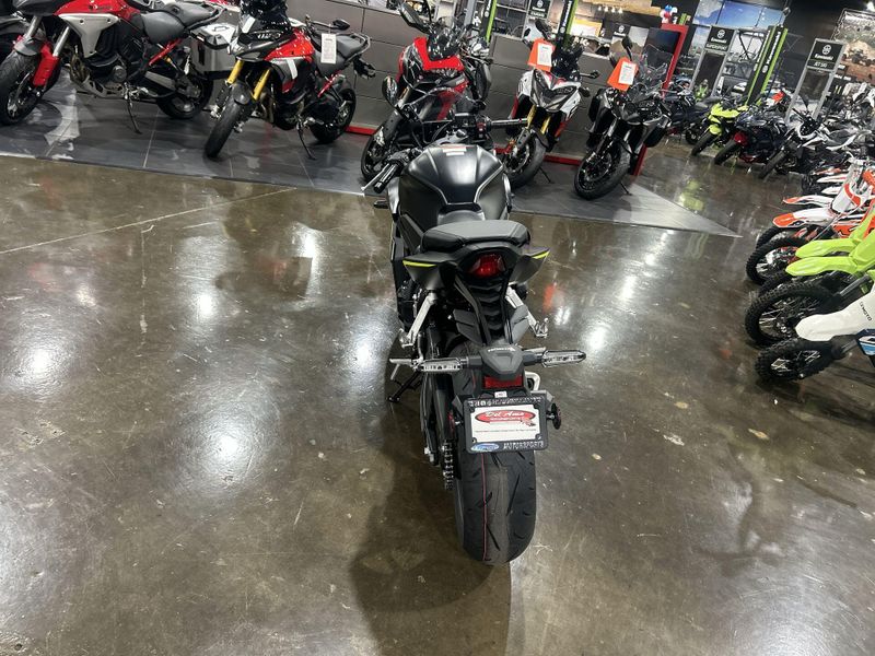 New 2026 Honda CBR650R E-CLUTCH Image 15