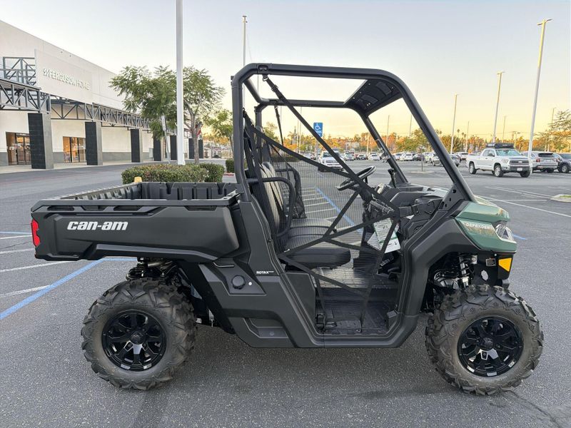 New 2025 Can-Am DEFENDER DPS HD9 Image 18